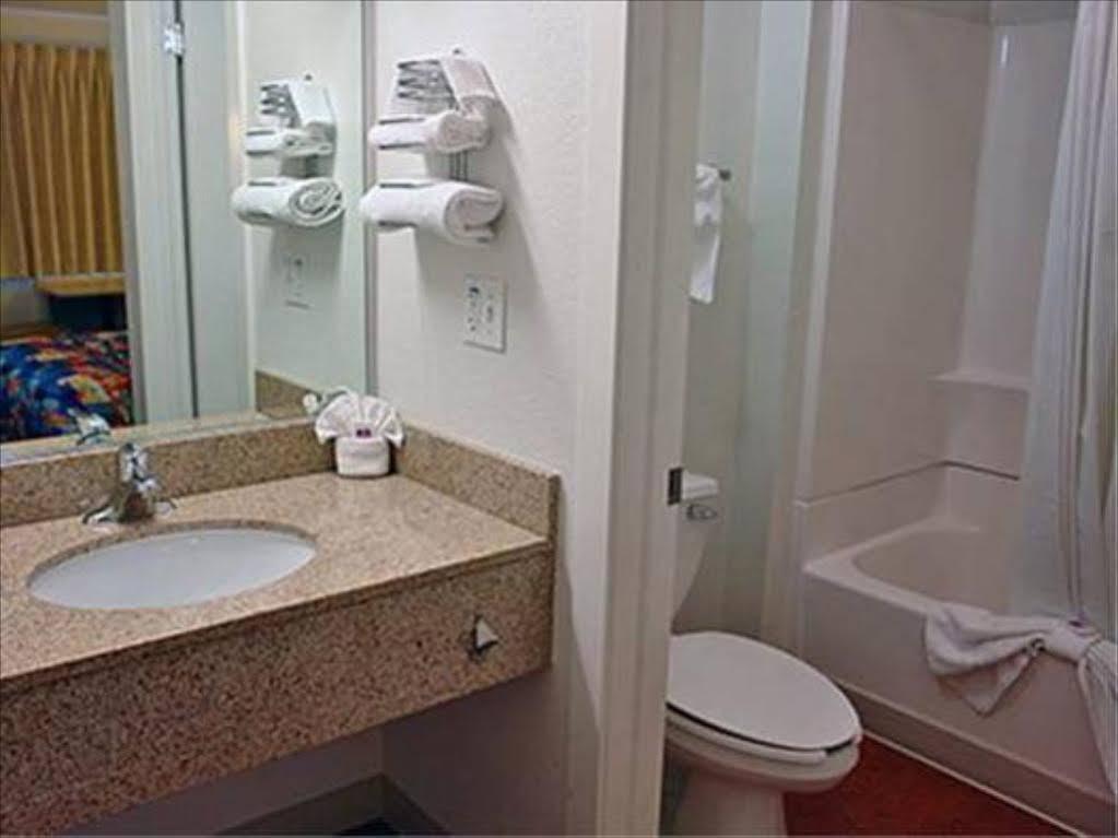 Red Roof Inn Phoenix- Midtown Bagian luar foto